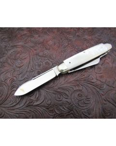 Antique Schrade Cut Co Cattle man’s knife 3.688 inch mint condition with beautiful pearl handles and carbon steel blade with plain blade edges