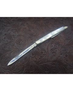 Fight’n Rooster melon tester knife 3.50 inch near mint condition with Beautiful pearl handles and Solingen steel blades with plain blade edges